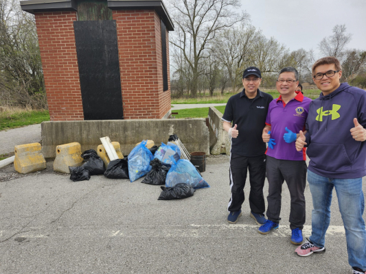 20240428-New-Horizon-Lions-Club-helps-in-DDO-Park-Spring-Cleanup-1